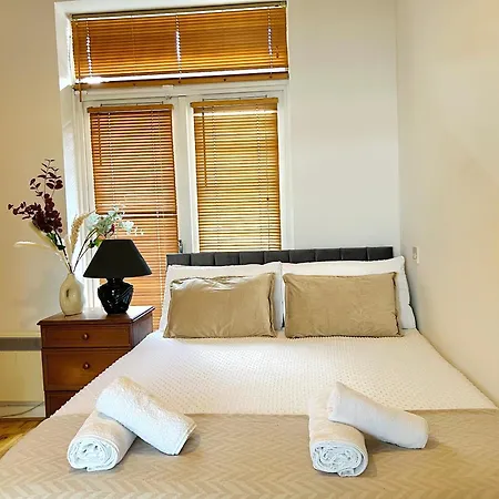 Cosy River View Flat At Temple Bar Apartment