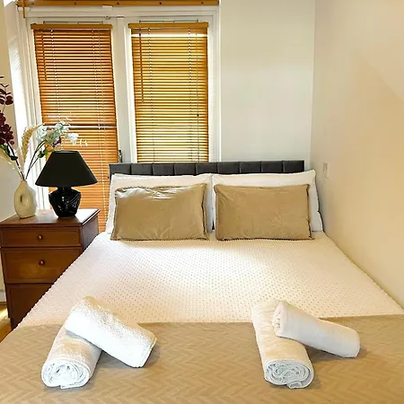 Cosy River View Flat At Temple Bar Apartment